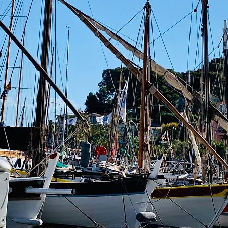 Les Toits De Sanary Et La Mer Eksteriør billede